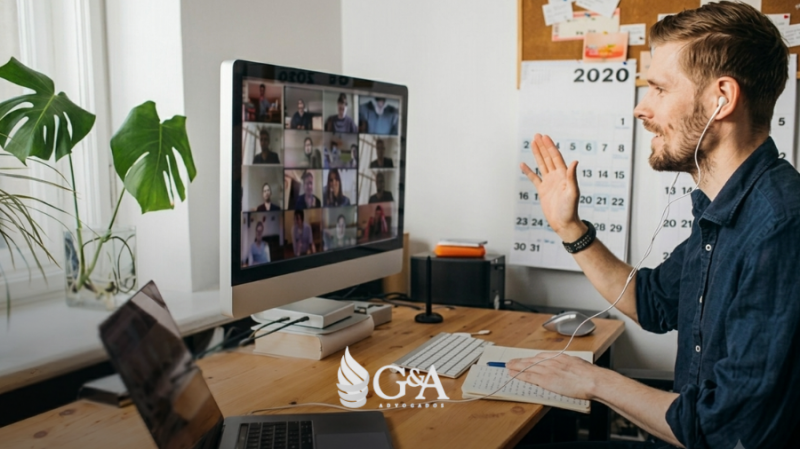 A empresa pode exigir que o funcionário mantenha a câmera ligada no home office?